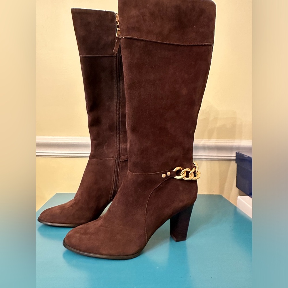 Tahari Dark brown suede heeled boots